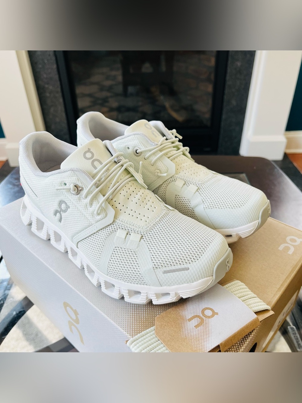 Sz 5 On Cloud 5 Women's Sneakers Trainers Shoes Ice/White (Kids 3.5) 59.98774 - Picture 3 of 7